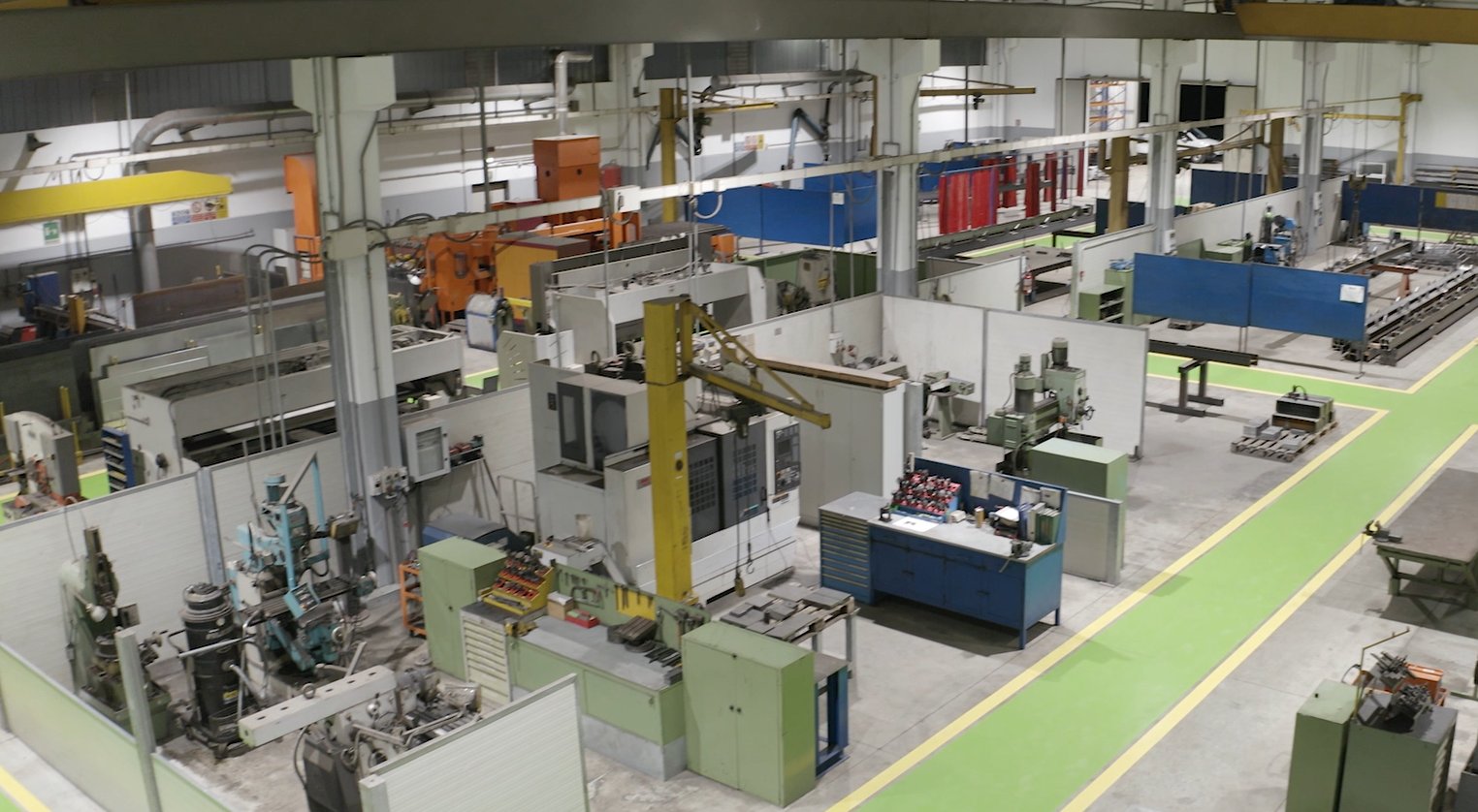 Interno dello stabilimento produttivo CDSTEEL